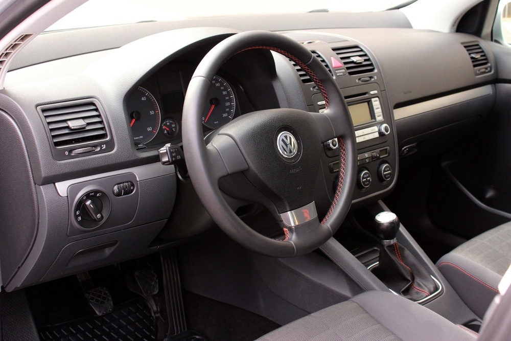  Meta descriere: Afla totul despre Golf V ➤ Motorizari disponibile ➤ Probleme si defectiuni tehnice comune la Volkswagen Golf 5 