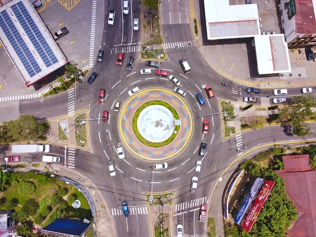 intersectie in sens giratoriu