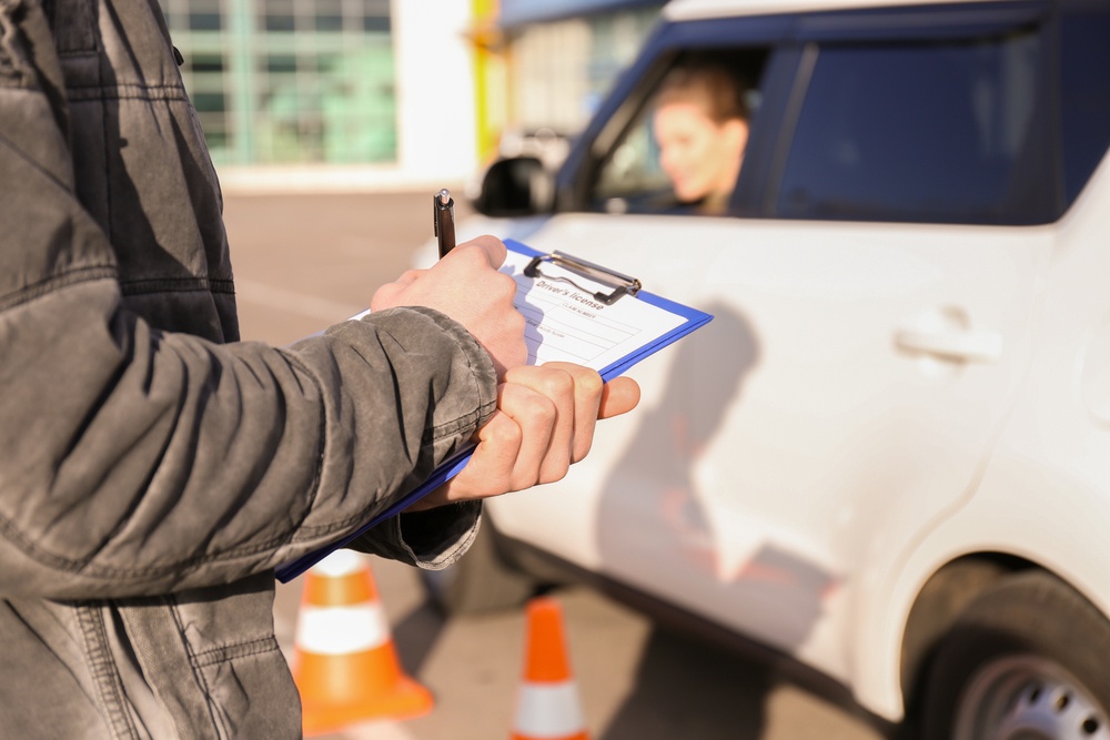 Examenele auto sunt suspendate