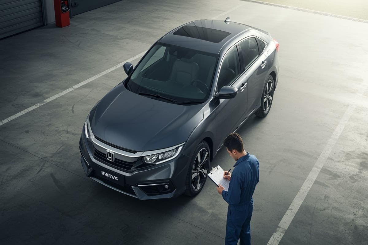 Honda eNy1 in garaj