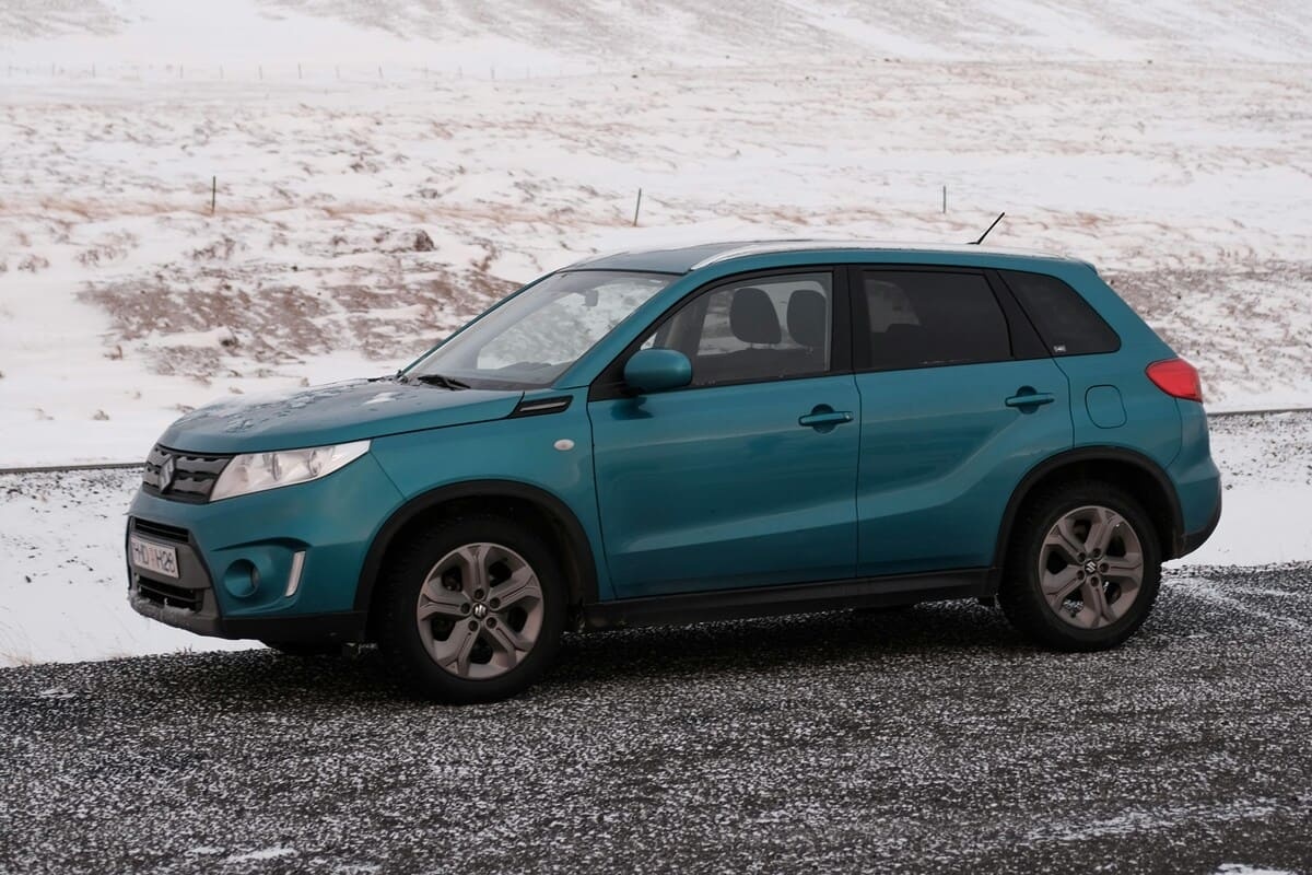 Suzuki eVitara nou, parcat pe drum de munte