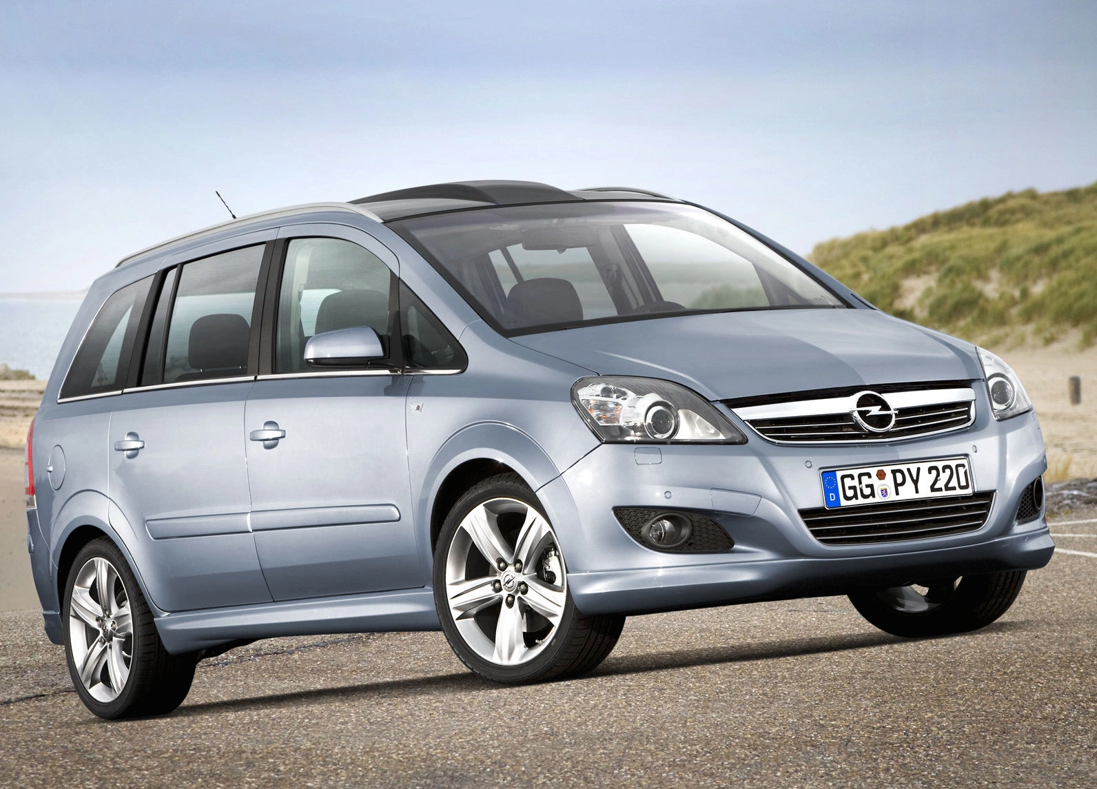 Opel Zafira fata