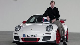 Varsta cumparatorului si modelul masinii sunt necunoscute ale aceleiasi ecuatii?