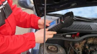 Acumulatorul auto poate fi schimbat şi la tine acasă