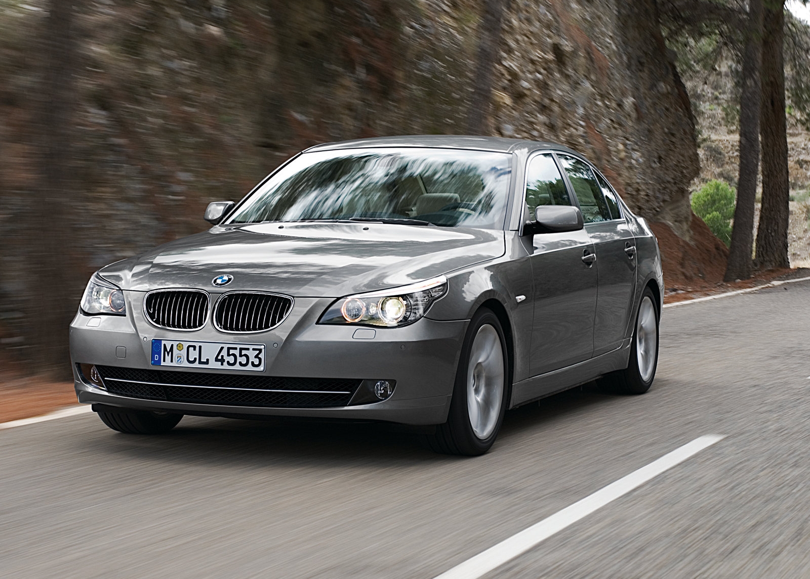 https://www.autovit.ro/blog/wp-content/uploads/2014/03/BMW-Seria-5-E60-exterior-fata.jpg
