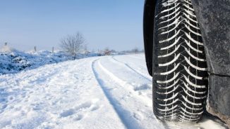 Sfaturi pentru a conduce în siguranță pe zăpadă și gheață
