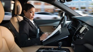 Volvo va începe testarea automobilelor cu pilot automat autonom începând cu 2017