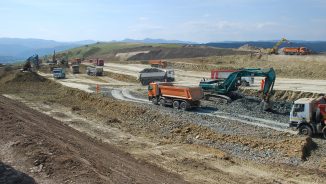 O nouă avarie pe autostrada Orăștie-Sibiu: crăpăturile din asfalt s-au extins pe încă 300 metri