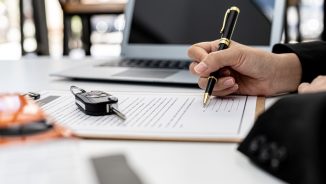 Contract de vânzare-cumpărare auto: informații necesare și model