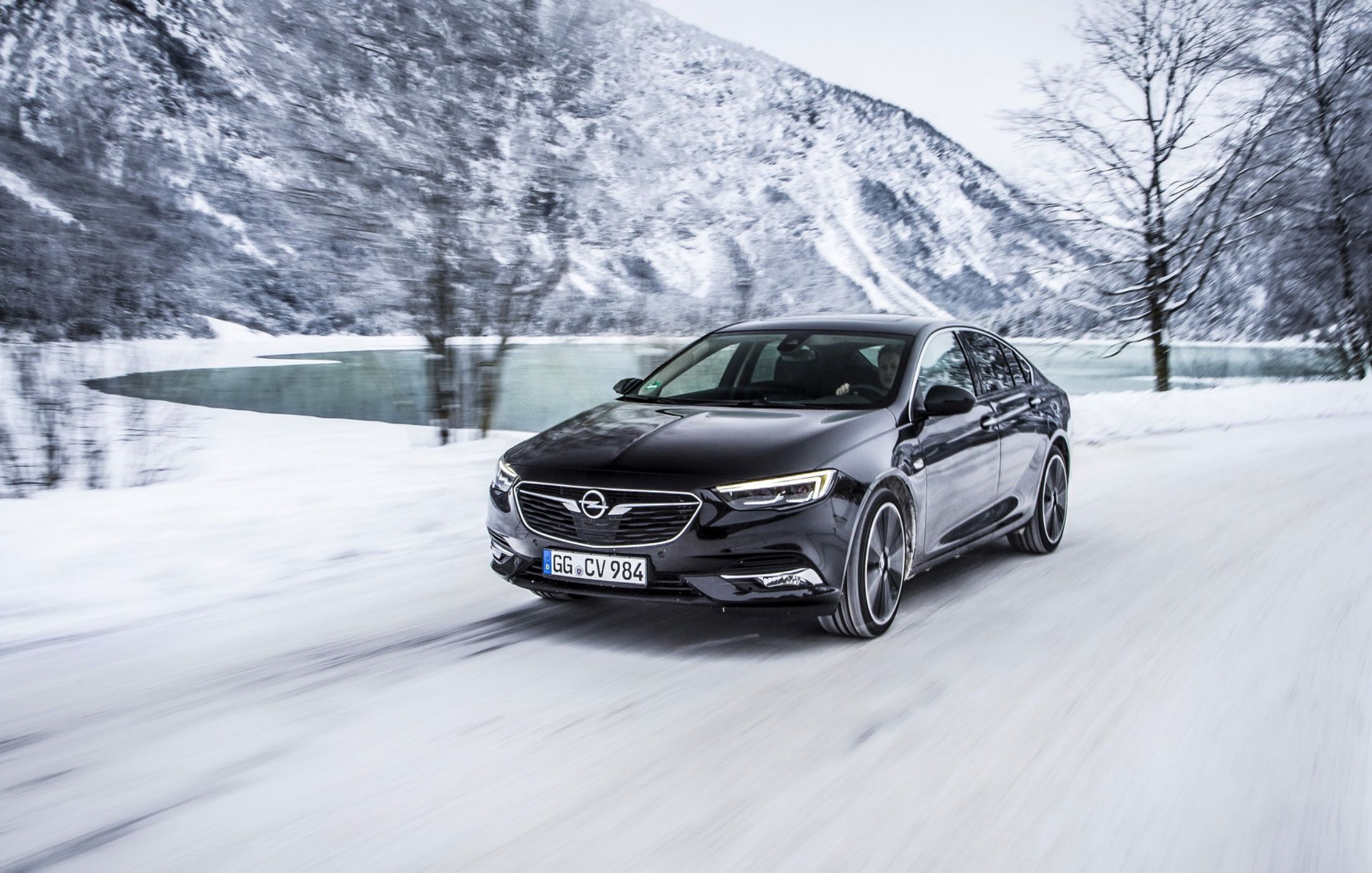 Struggle Frugal Duty Opel Insignia Grand Sport - sistem de tracțiune integrală avansat