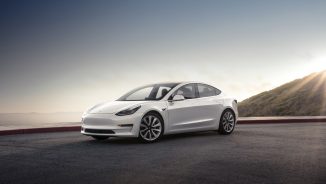 Tesla Model 3 – clienții încep să primească invitații pentru a-și configura mașina
