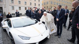 Vaticanul a primit un Lamborghini Huracan RWD donat în scopuri caritabile