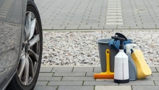 Cum dezinfectezi autoturismul. Volanul și schimbătorul de viteze, cele mai contaminate