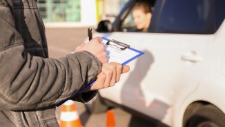 Examenele auto sunt suspendate – ce să faci ca să nu îți pierzi pregătirea până când se va reveni la normal