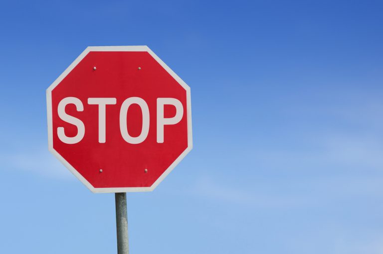 Indicatorul Stop Indicatoare si marcaje rutiere explicate