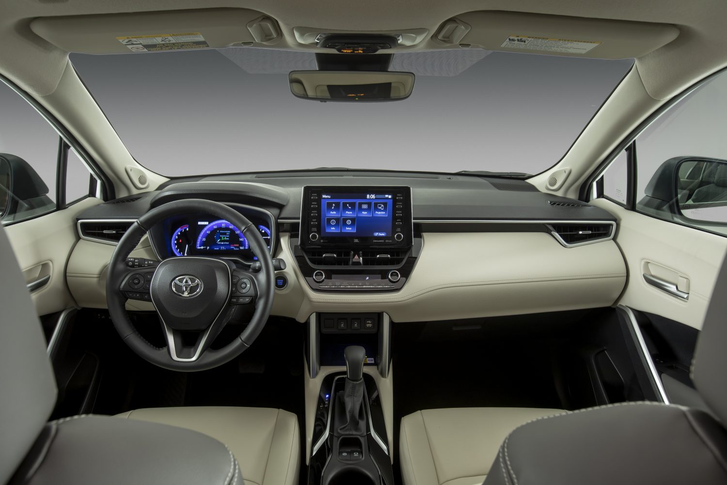 Noul SUV Toyota Corolla Cross: echipare si performante