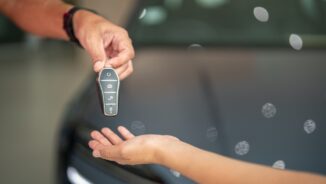 Conducerea unui autovehicul împrumutat: ce spune legea și când ai nevoie de împuternicire auto