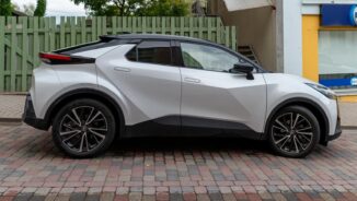 Tot ce trebuie să știi despre Toyota C-HR: performanță, design inovator și tehnologii de vârf